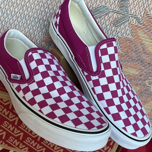 Vans Classic Slip-0n
(Checkerboard) Fuchsia Re VN000XG8AZY
Men’s Sneakers - Picture 8 of 16